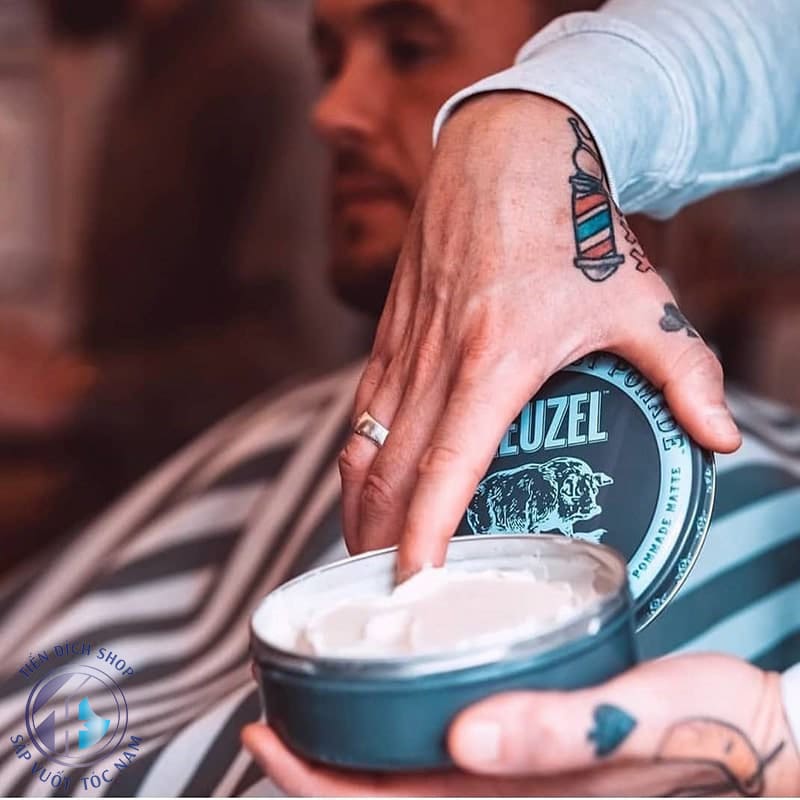 Cách vuốt Pomade lên tóc chuẩn nhất